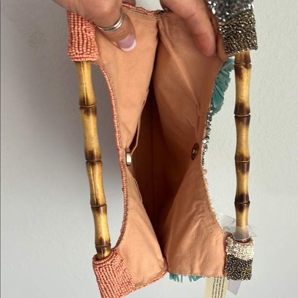 Antik Kraft | Beaded Hand Bag w/ Bamboo Handles - Picture 3 of 8